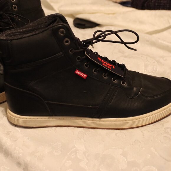 New Men's Levi's High Top Sneaker Black /white Comfort insole 13 - Picture 2 of 12